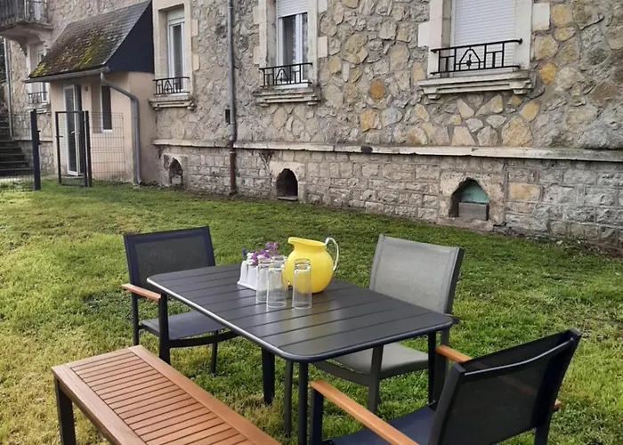 Grand Appartement Avec Jardin Bretenoux