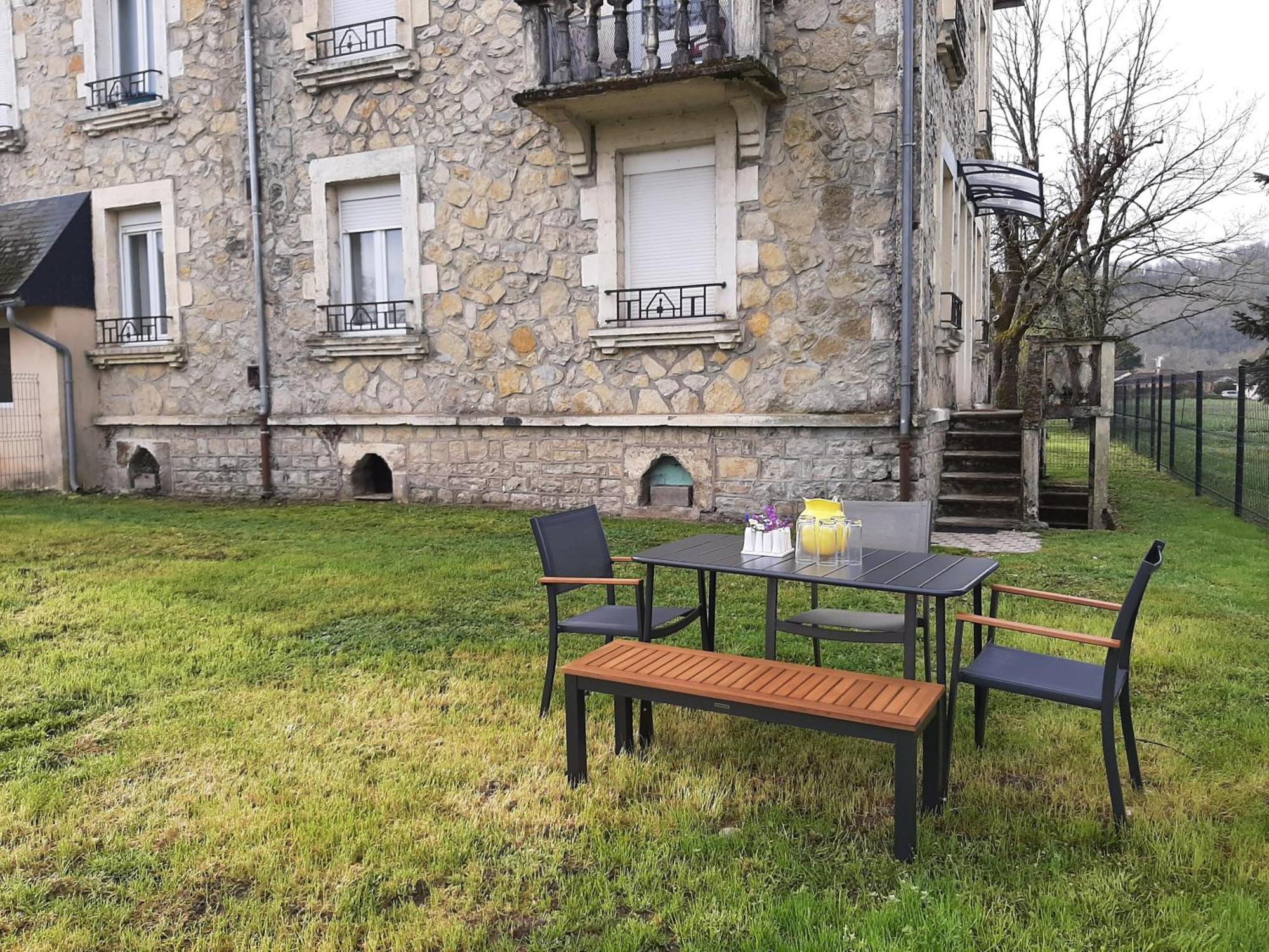 Grand Avec Jardin